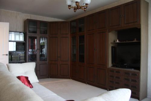 Giường trong phòng chung tại Cosy Apartments on Kievskaya