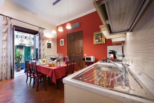 Кухня або міні-кухня у B&B Casa Degli Artisti