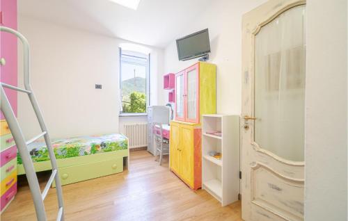 Katil atau katil-katil dalam bilik di 2 Bedroom Cozy Home In Camogli