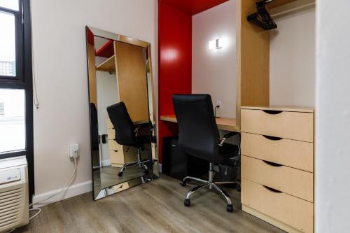 an office with two chairs and a desk and a mirror at Park Plaza Lodge in Los Angeles