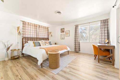 a bedroom with a bed and a desk and a window at *NEW*King Beds*BBQ Grill*Fire-pit*Hammock*workplace in Yucca Valley