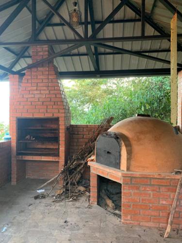 an outdoor pizza oven with a brick wall at CASA DE CAMPO INTI PACHA Coroico 