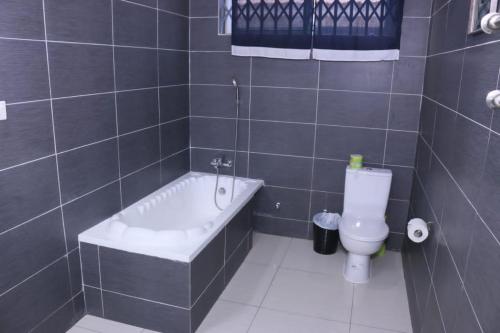 Φωτογραφία από το άλμπουμ του Lady M guest House σε Tema