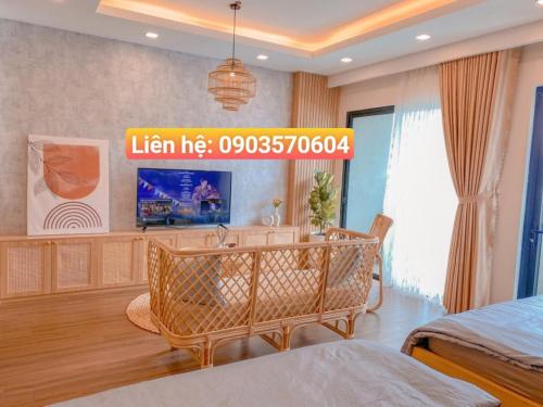TV a/nebo společenská místnost v ubytování Quy Nhon Chillin' Apartment - FLC Sea Căn Hộ Hướng Biển Trung Tâm TP