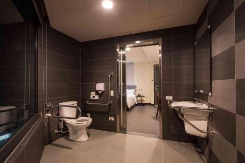 Ένα μπάνιο στο Hotel J Taoyuan