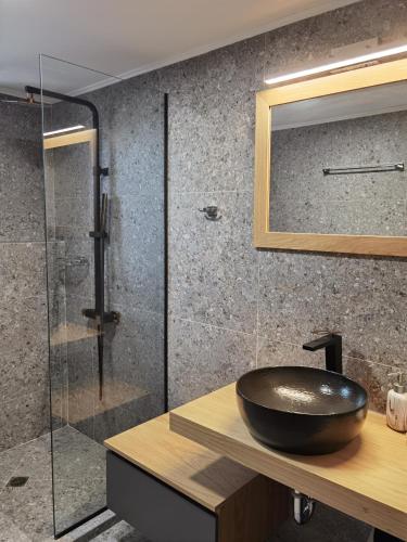 a bathroom with a sink and a glass shower at Red in Vlikhón