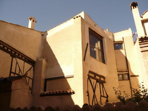 a building with a window on the side of it at El Arcon in Simancas