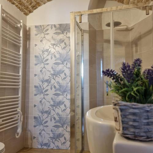 a bathroom with a toilet and a sink with a plant at La tana degli Incerti in Alberobello