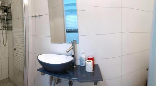 a bathroom with a sink and a mirror at 1351 דירת סטודיו עם מרפסת מול הים in Bat Yam
