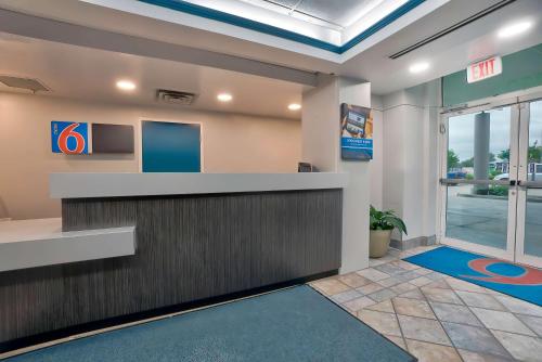 a lobby of a gas station with a reception counter at Motel 6-Benbrook, TX - Fort Worth in Benbrook