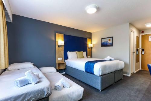 Postel nebo postele na pokoji v ubytování Days Inn Warwick Northbound M40