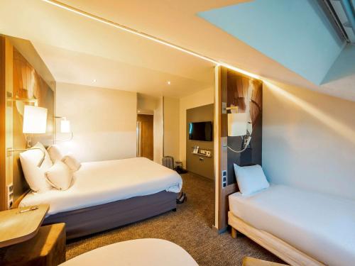 Postel nebo postele na pokoji v ubytování Mercure Vienne Sud Chanas