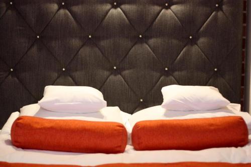Łóżko lub łóżka w pokoju w obiekcie Hotel Browar Kościerzyna