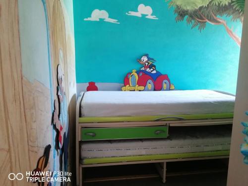 a childs bedroom with a toy train on a bed at Lagoon Hause - Residenza Del Sole in Maddalenedda