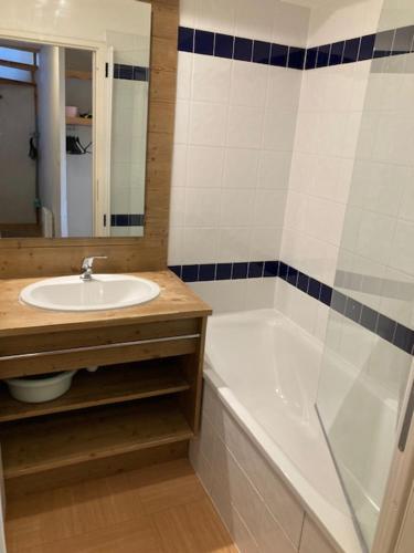 Appartement Duplex Les Orres 1800 pour 8 personnes aux pieds des pistes avec ménage et une place de parking inclus
