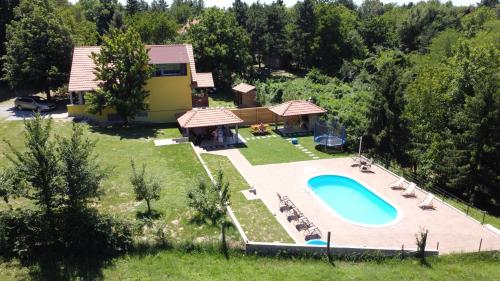 Bazen v nastanitvi oz. blizu nastanitve Vila Banda