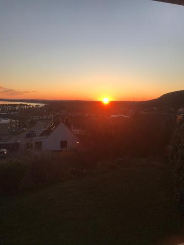 a sunset from the top of a hill at 3-rumslägenhet i villa med havsutsikt i Båstad Hindbärsvägen 22 in Båstad