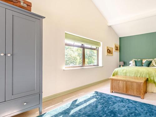 a bedroom with a bed and a window at The Paddock in Shipston on Stour
