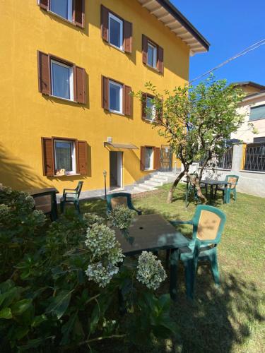 Vonkajšia záhrada v ubytovaní Around Lago Maggiore rooms