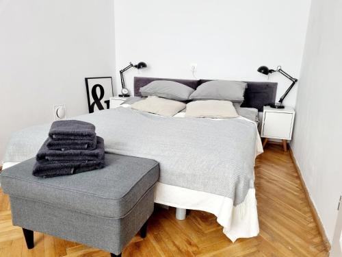 Кровать или кровати в номере Apartament Miodowa Warszawa