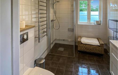 a bathroom with a shower and a toilet at Awesome Home In Trans With Kitchen in Tranås