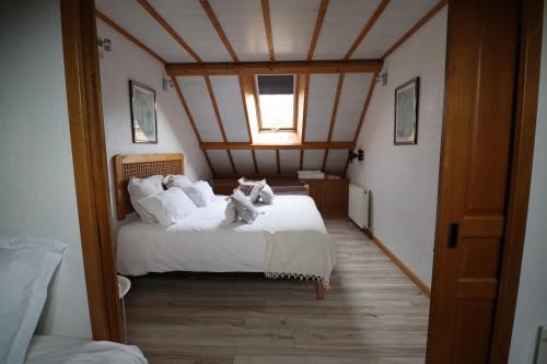 a bedroom with a bed with two teddy bears on it at gite des 3 rivières in Longeault