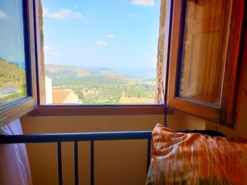 a room with a window with a view of the mountains at Casa Rural Bella Culla in Culla