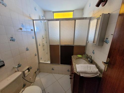 Ένα μπάνιο στο Apartamento 2 quartos 2 banheiros frente praia