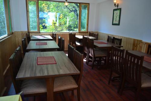 A restaurant or other place to eat at Hotel Delfryn