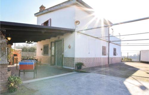 Το κτήριο όπου στεγάζεται  η παραθεριστική κατοικία