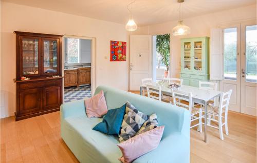 A seating area at 2 Bedroom Nice Home In Orentano