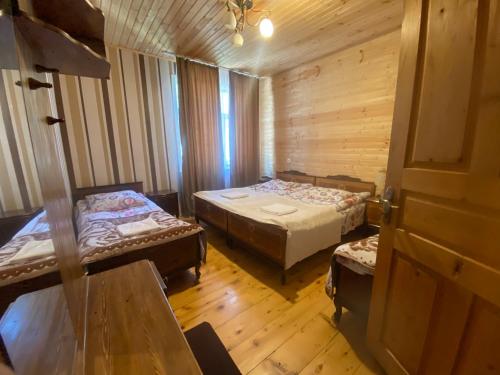 Postel nebo postele na pokoji v ubytování ELISO'S GUESTHOUSE