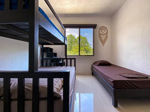 a bedroom with a bunk bed next to a bunk bed gmaxwell gmaxwell gmaxwell at Villa Selvática con Piscina en Playa del Carmen in Playa del Carmen