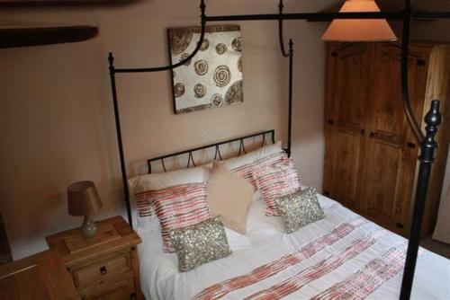 A bed or beds in a room at Robertsbridge Retreat At Cornhill Luxury Self Catering Apartments 