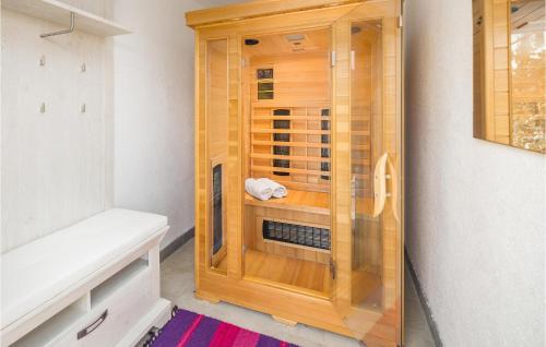 สปาและ/หรือศูนย์สุขภาพที่ Nice Home In Buzet With Sauna