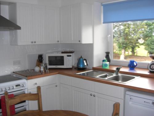 Kuchyň nebo kuchyňský kout v ubytování Seggat Farm Holiday Cottages