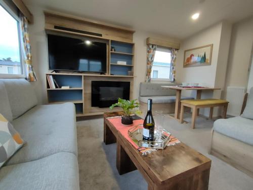 Gallery image of 3 Bedroom Luxury Caravan - Vans With Business Sign Not Allowed in Port Seton