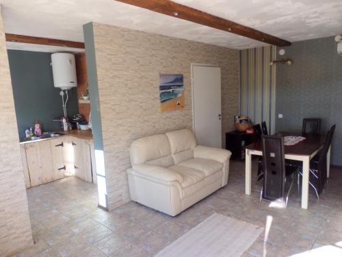 Gallery image of Tigete Holiday Cottage in Lootvina