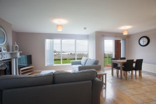 
A seating area at Portrush Seaview Apartments
