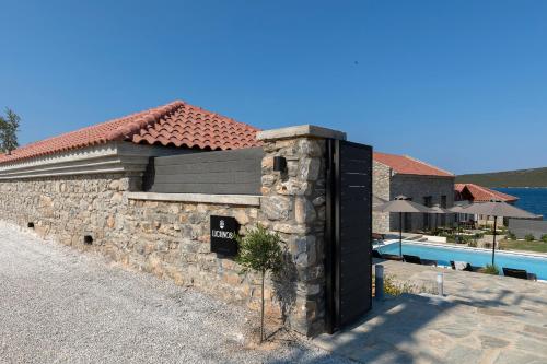 Gallery image of Lichnos Luxury Suites in Soúrpi