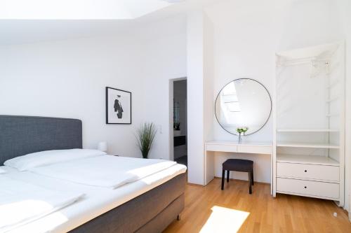 מיטה או מיטות בחדר ב-Beautiful apartment in Vienna's Heart 15