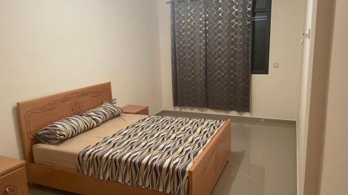 a bedroom with a bed in a room at Saidia Caracas AS in Saïdia