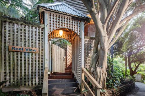 Taman di luar Kims Beachside Retreat