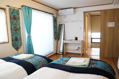 Postel nebo postele na pokoji v ubytování HAMA HILLS Shinjuku