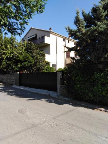 Apartments with parking space Murter - 5098