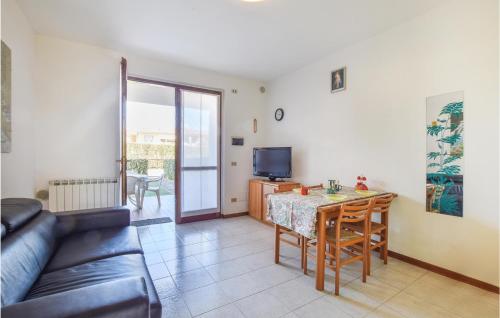 TV/trung tâm giải trí tại Amazing Apartment In Lugana Di Sirmione