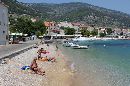 Holiday house with a parking space Bol, Brac - 12604
