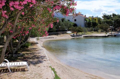 Fotografia z galérie ubytovania Apartments by the sea Grebastica, Sibenik - 14476 v destinácii Bašelovići