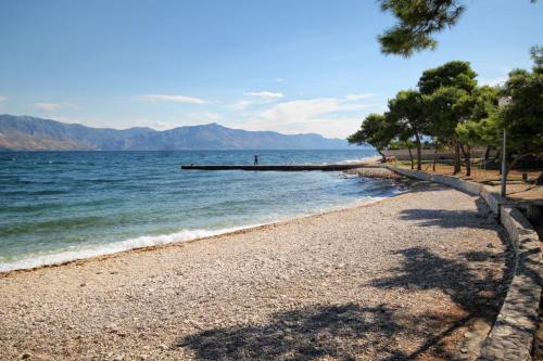 Apartments with parking space Supetar, Brac - 15640