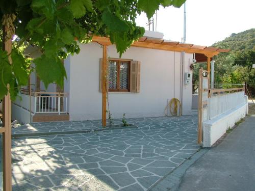 Gallery image of George's Apartment in Agia Marina Aegina